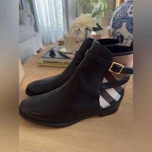 BRAND NEW Burberry Bridle House Check Richardson Flat Ankle Boot